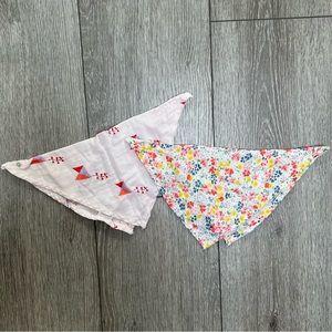 GYMBOREE 2PC MUSLIN COTTON BANDANA BIBS